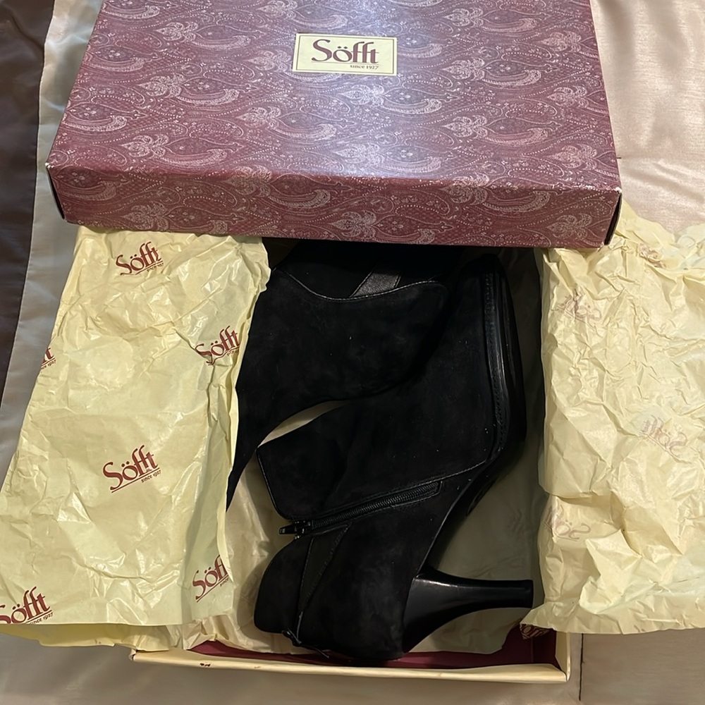 Sofft Black Suede Heeled Ankle Boots - Picture 7 of 8